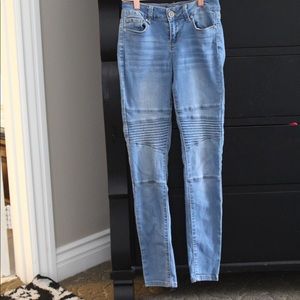 BRAND NEW DETAILED BLUE JEANS !!!!